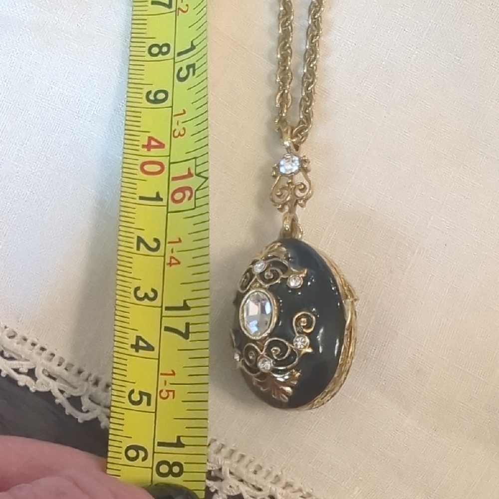 Vintage Jeweled Black Egg Locket Long Necklace Gold Tone brand"1928" - Picture 6 of 6